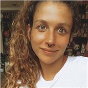Licenciada en publicidad y relaciones públicas, con Master de profesorado, con experiencia como profesora de lengua, historia, filosofía, historia del arte, diseño gráfico, entre otras materias. Deportistas y con don de gentes, con experiencia como entren